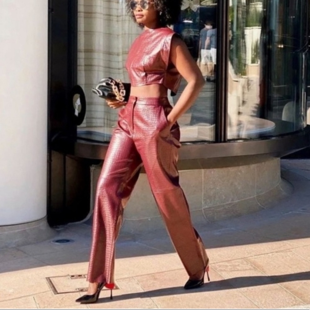 ✨ CLOSET MUST✨ ZARA FAUX LEATHER CROC EMBOSSED BURGUNDY PANT SIZE S